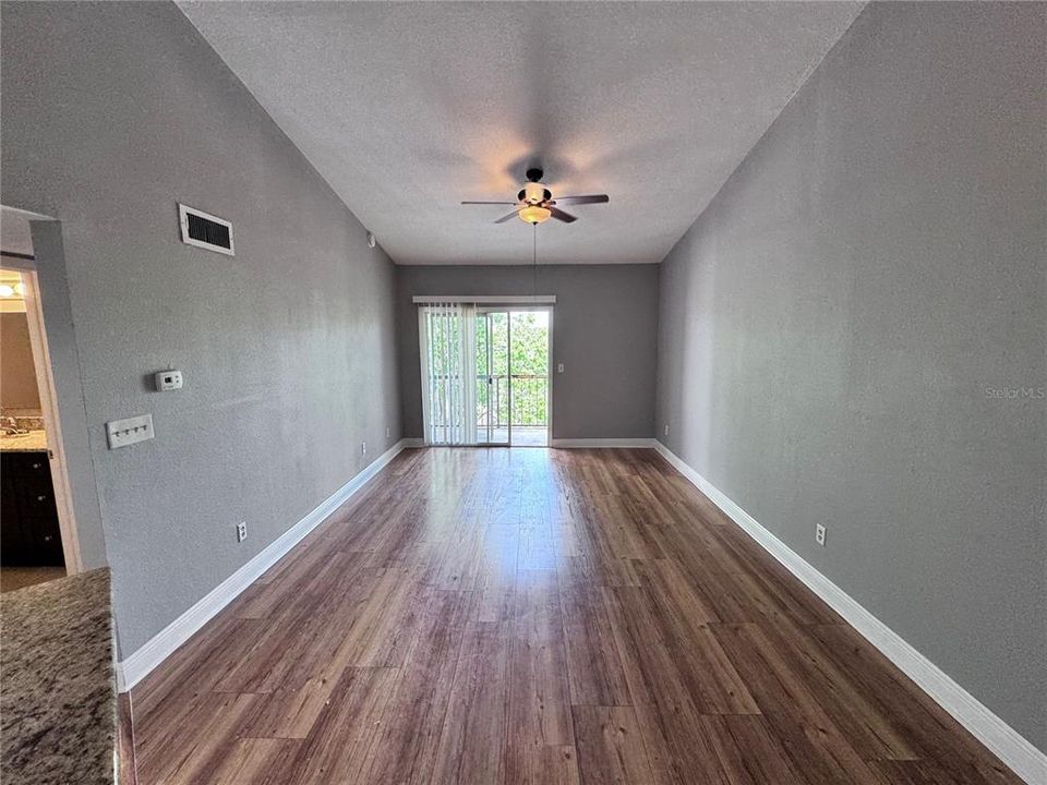 For Sale: $129,900 (1 beds, 1 baths, 660 Square Feet)