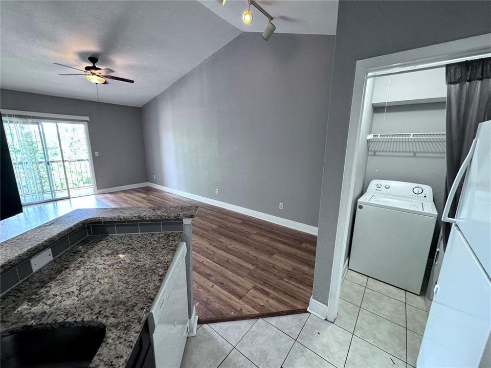 For Sale: $129,900 (1 beds, 1 baths, 660 Square Feet)