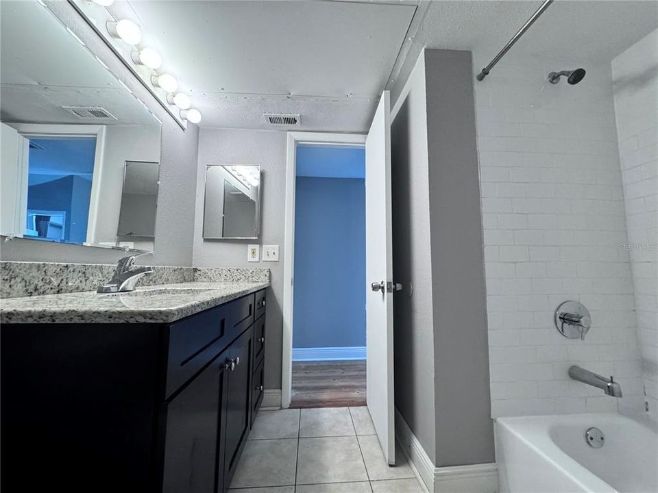 For Sale: $129,900 (1 beds, 1 baths, 660 Square Feet)