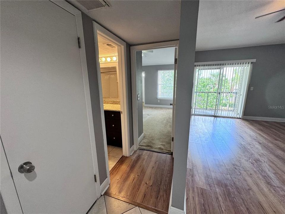 For Sale: $129,900 (1 beds, 1 baths, 660 Square Feet)