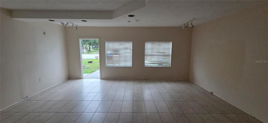 En Venta: $232,500 (3 camas, 2 baños, 1680 Pies cuadrados)