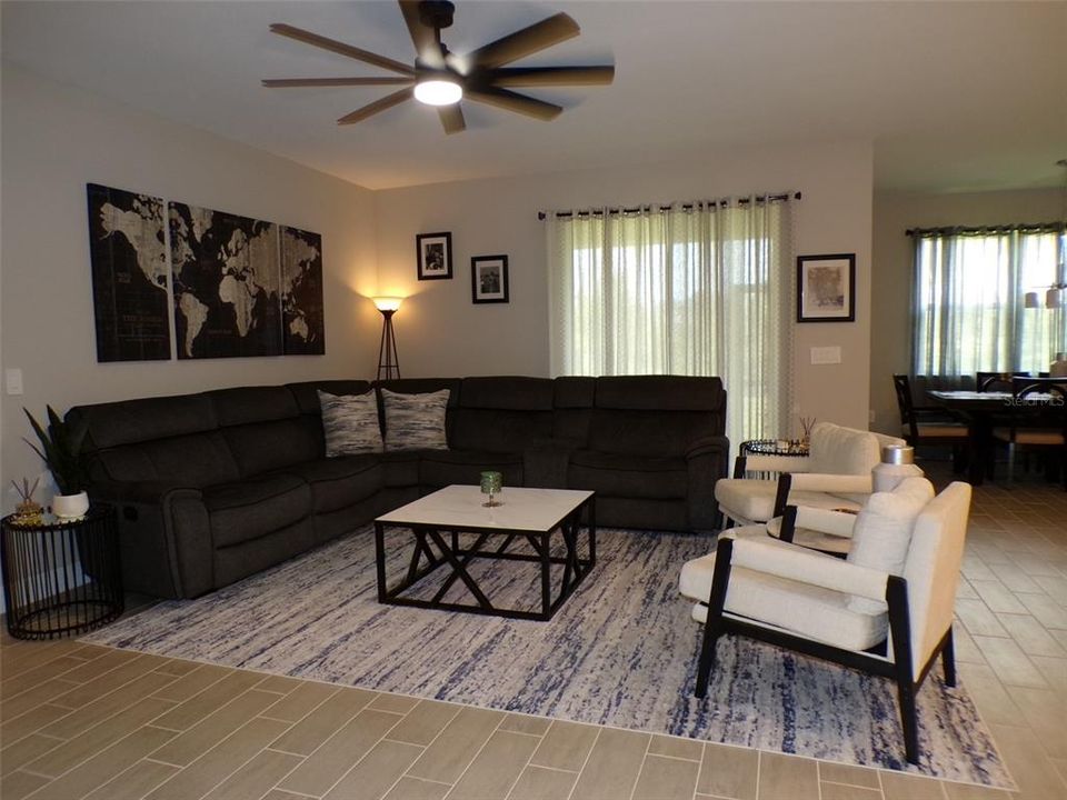 For Sale: $389,900 (3 beds, 2 baths, 1992 Square Feet)