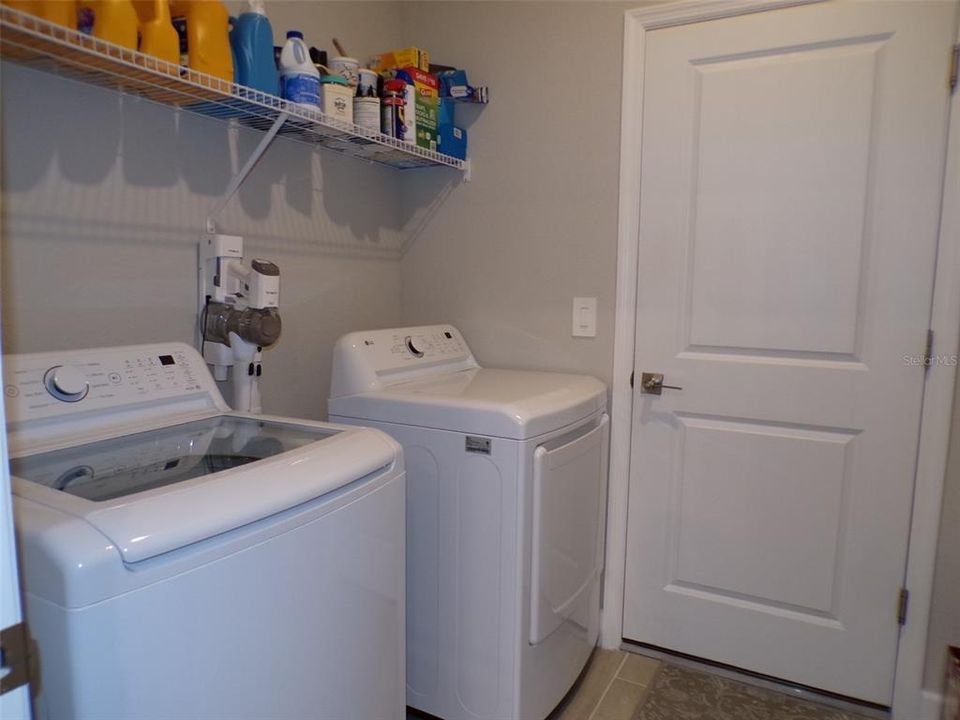 For Sale: $389,900 (3 beds, 2 baths, 1992 Square Feet)