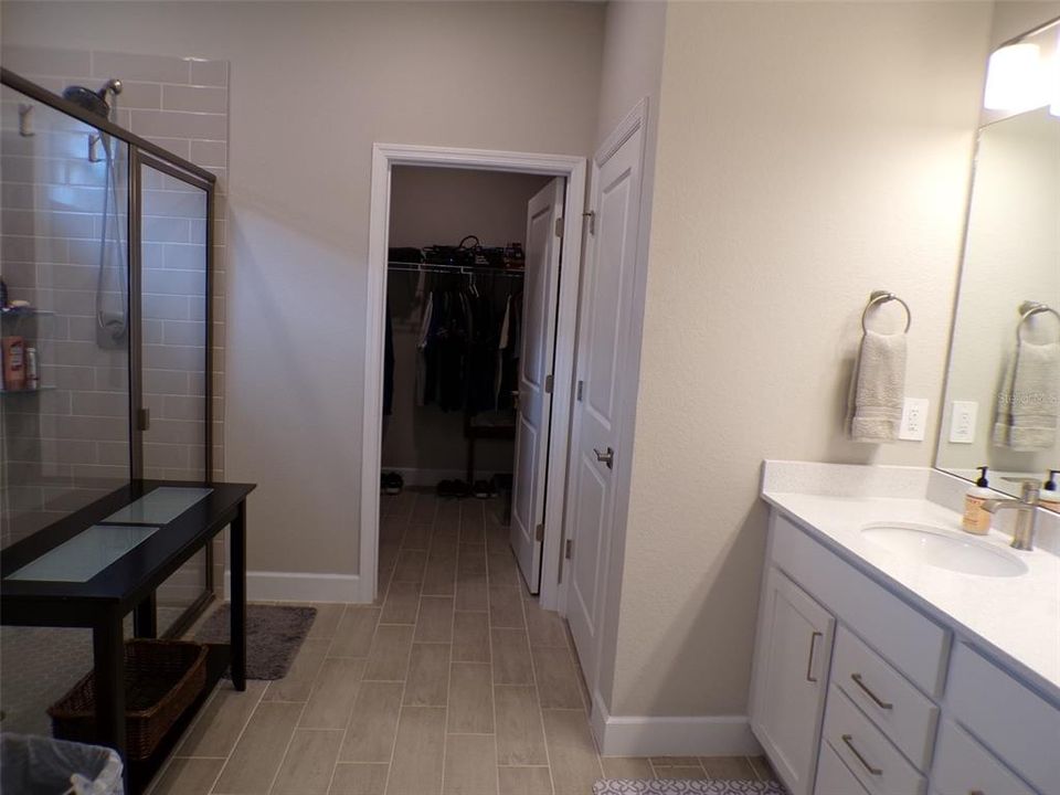 For Sale: $389,900 (3 beds, 2 baths, 1992 Square Feet)