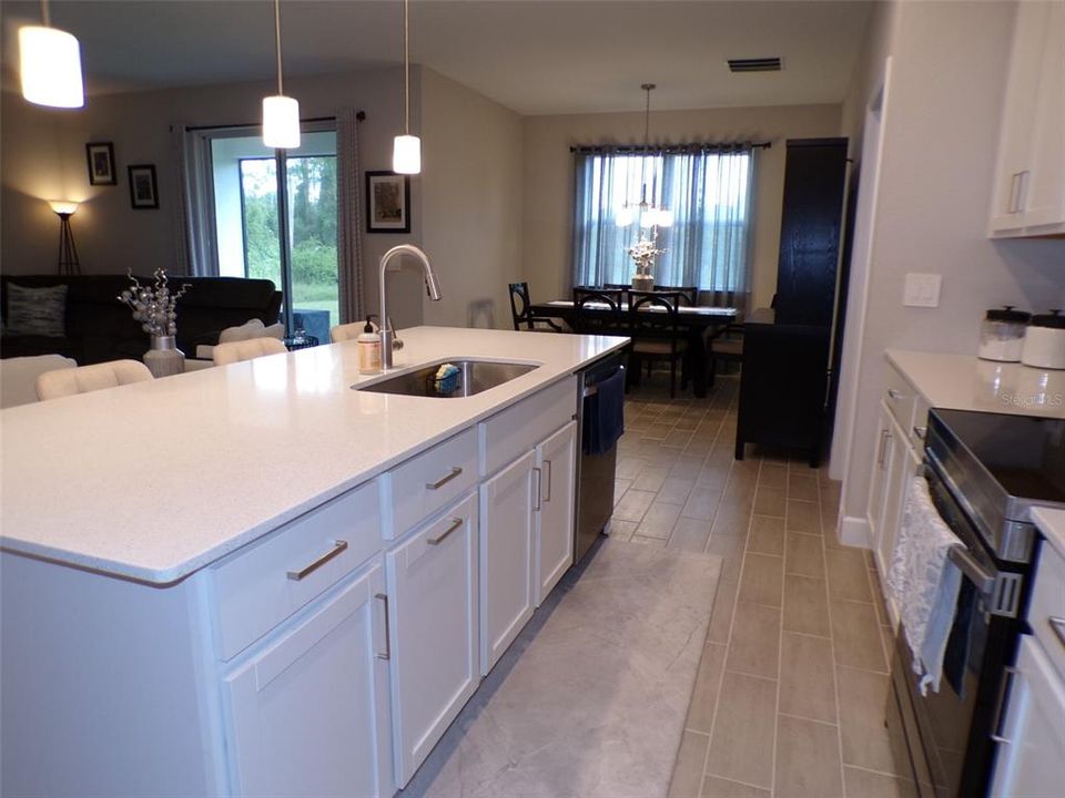 For Sale: $389,900 (3 beds, 2 baths, 1992 Square Feet)
