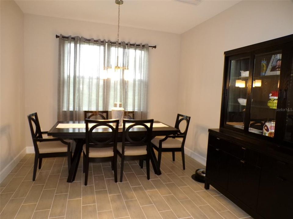 For Sale: $389,900 (3 beds, 2 baths, 1992 Square Feet)