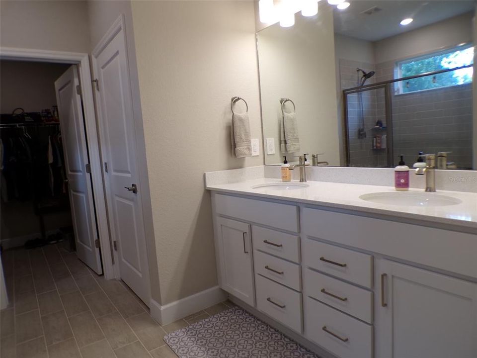 For Sale: $389,900 (3 beds, 2 baths, 1992 Square Feet)