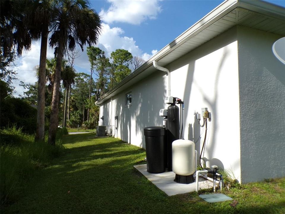 For Sale: $389,900 (3 beds, 2 baths, 1992 Square Feet)