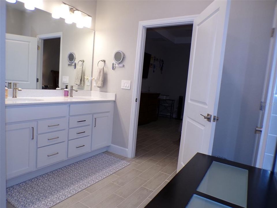 For Sale: $389,900 (3 beds, 2 baths, 1992 Square Feet)