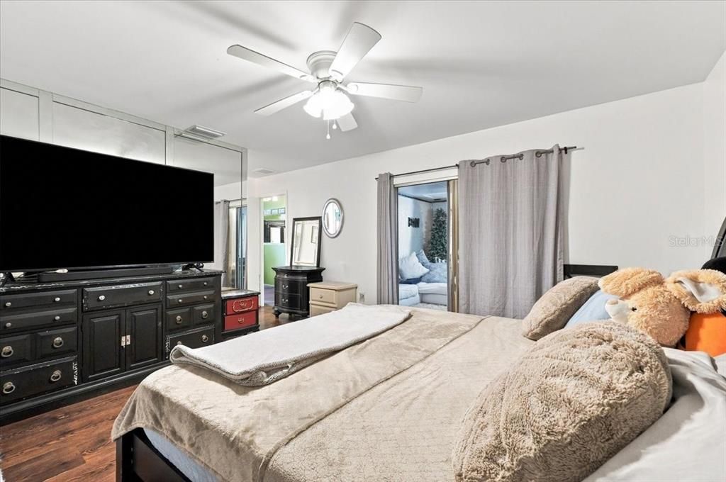 For Sale: $350,000 (4 beds, 3 baths, 2360 Square Feet)