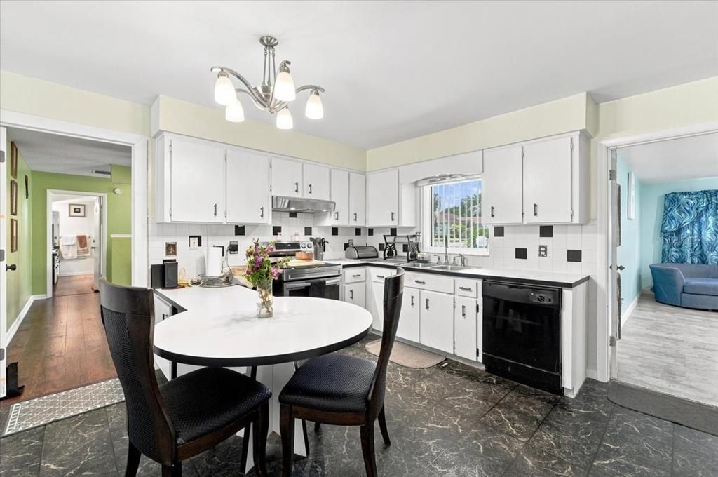 For Sale: $350,000 (4 beds, 3 baths, 2360 Square Feet)