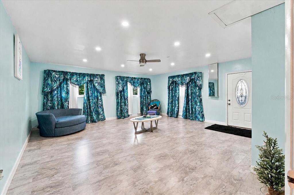 For Sale: $350,000 (4 beds, 3 baths, 2360 Square Feet)