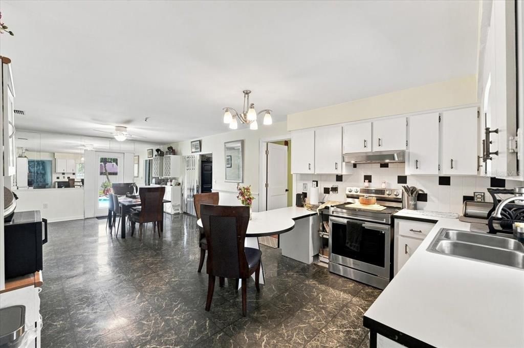 For Sale: $350,000 (4 beds, 3 baths, 2360 Square Feet)