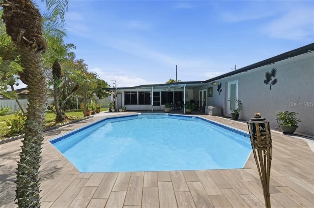 For Sale: $350,000 (4 beds, 3 baths, 2360 Square Feet)
