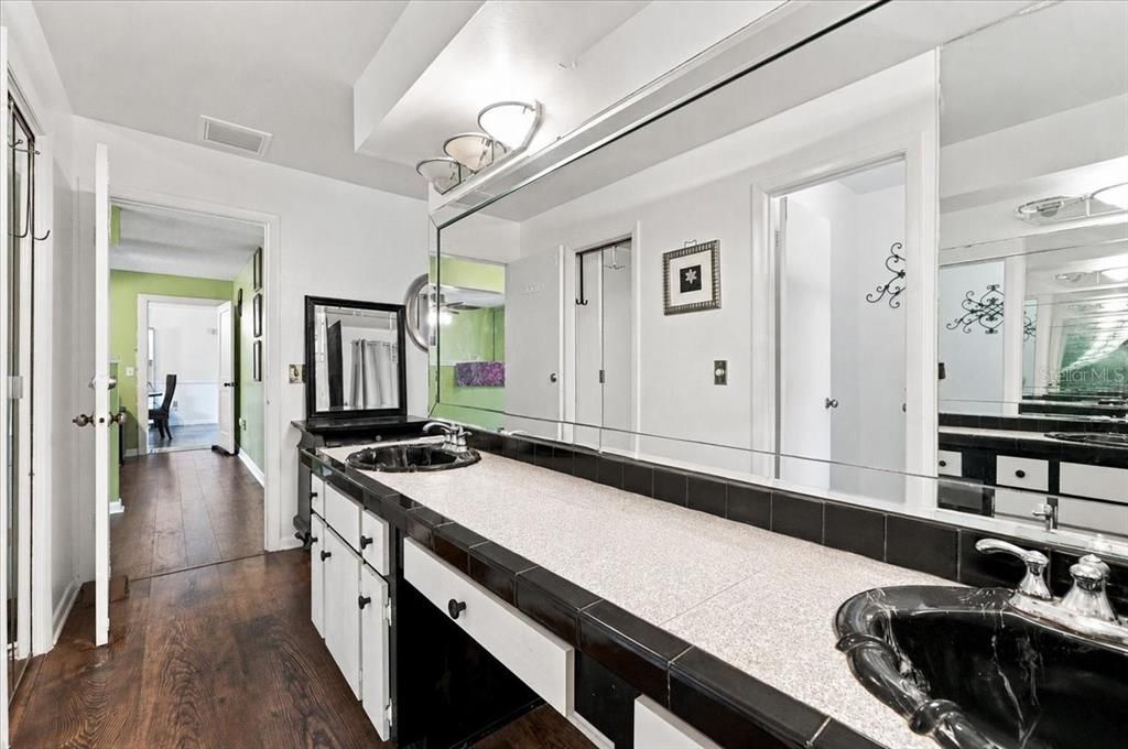 For Sale: $350,000 (4 beds, 3 baths, 2360 Square Feet)