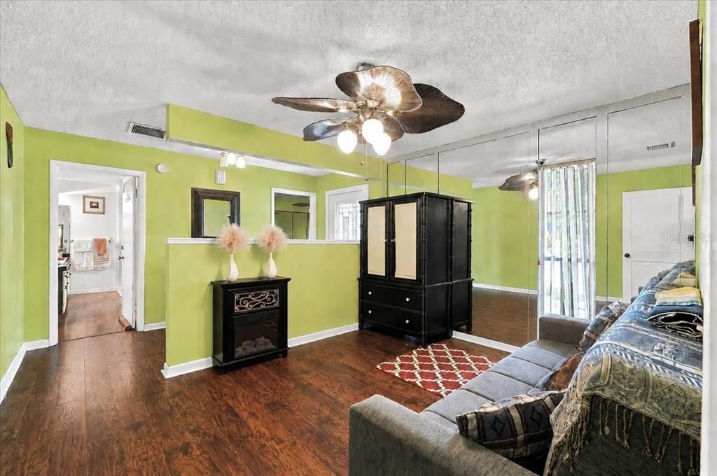 For Sale: $350,000 (4 beds, 3 baths, 2360 Square Feet)