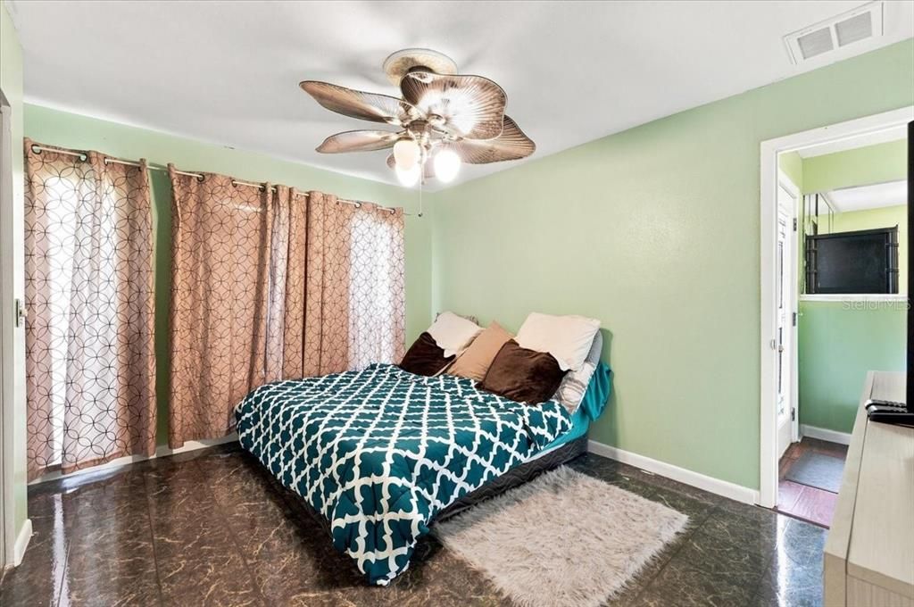 For Sale: $350,000 (4 beds, 3 baths, 2360 Square Feet)