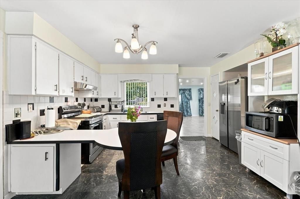 For Sale: $350,000 (4 beds, 3 baths, 2360 Square Feet)