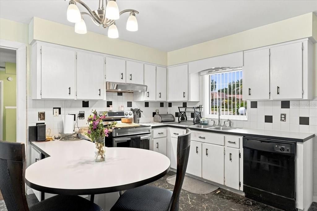 For Sale: $350,000 (4 beds, 3 baths, 2360 Square Feet)