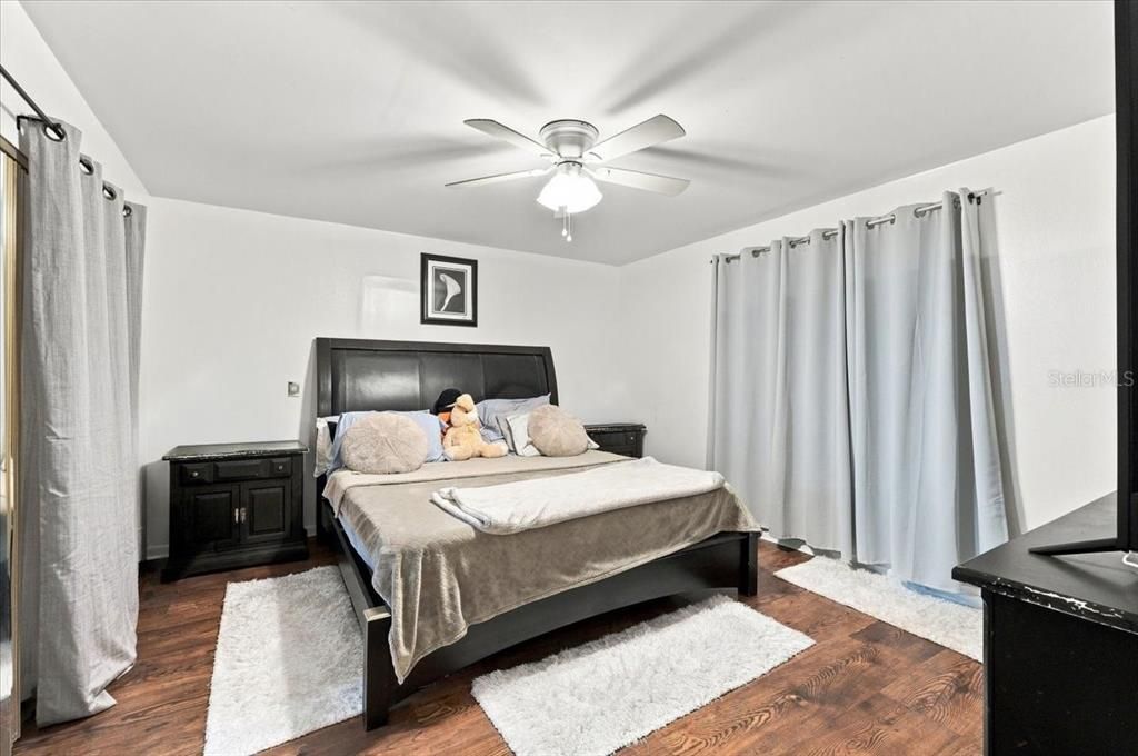 For Sale: $350,000 (4 beds, 3 baths, 2360 Square Feet)