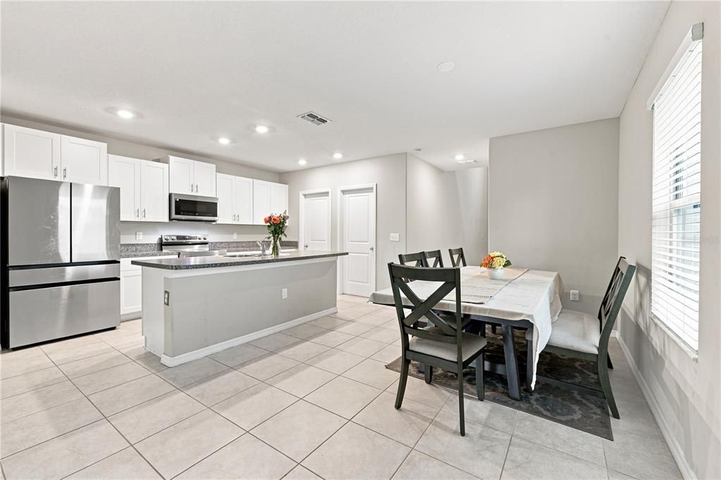 For Sale: $385,000 (5 beds, 2 baths, 2415 Square Feet)