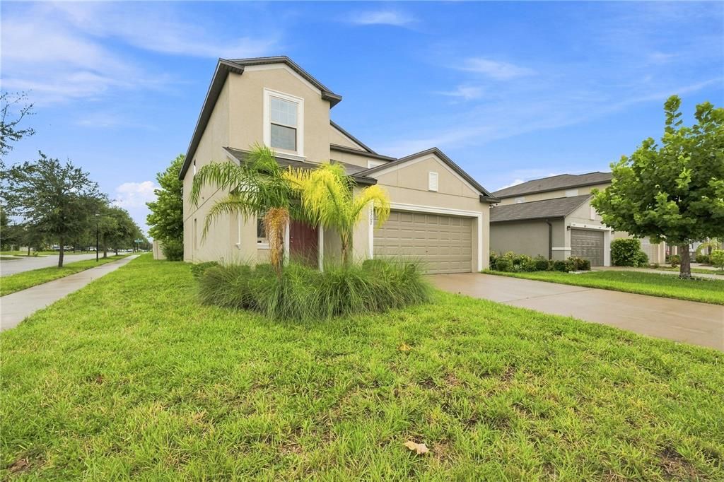 For Sale: $385,000 (5 beds, 2 baths, 2415 Square Feet)