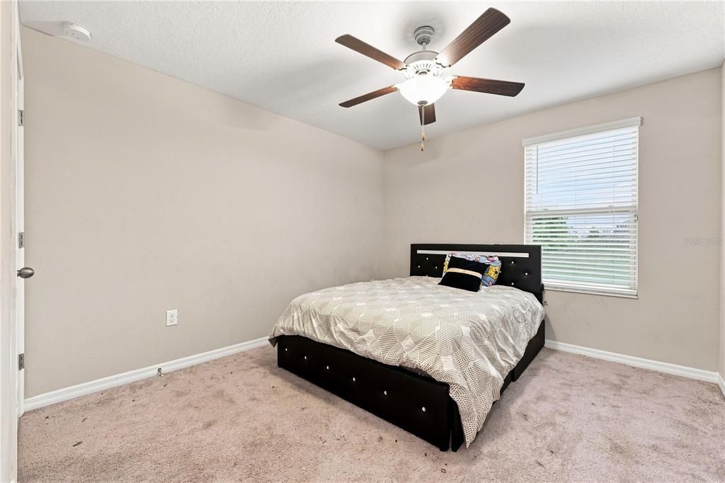 For Sale: $385,000 (5 beds, 2 baths, 2415 Square Feet)