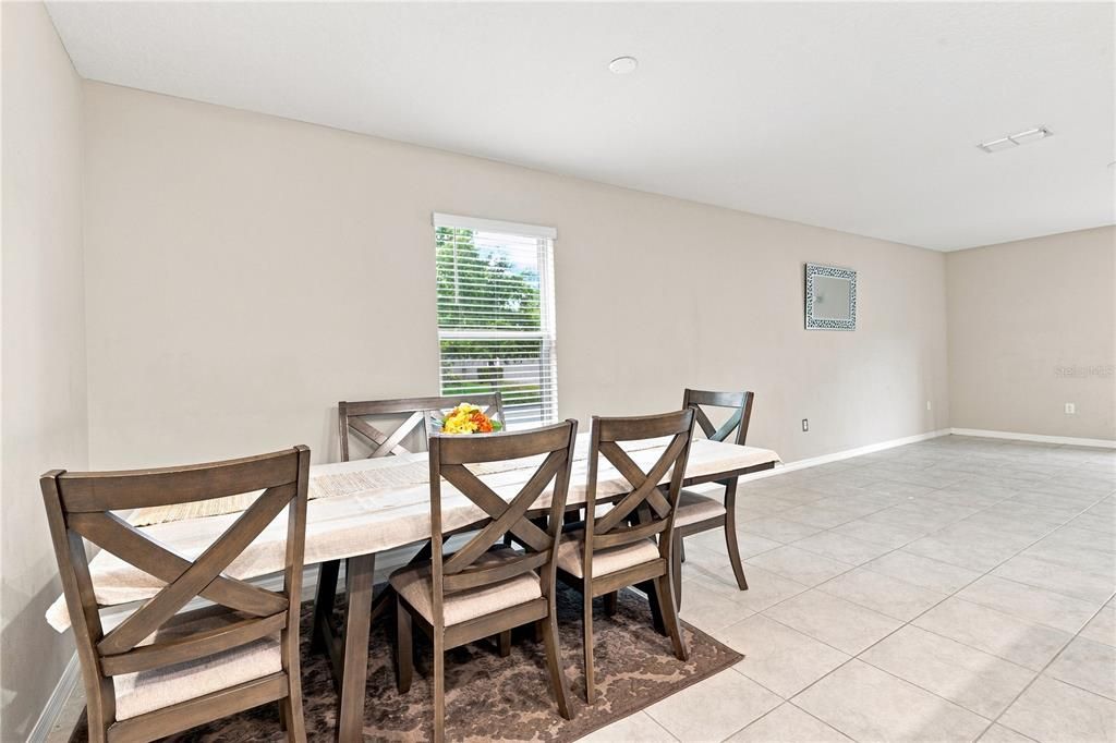 For Sale: $385,000 (5 beds, 2 baths, 2415 Square Feet)