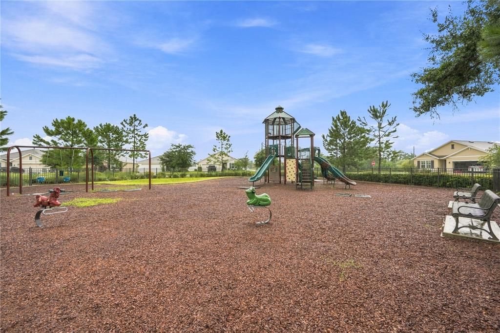 For Sale: $385,000 (5 beds, 2 baths, 2415 Square Feet)