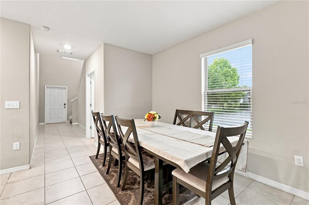 For Sale: $385,000 (5 beds, 2 baths, 2415 Square Feet)