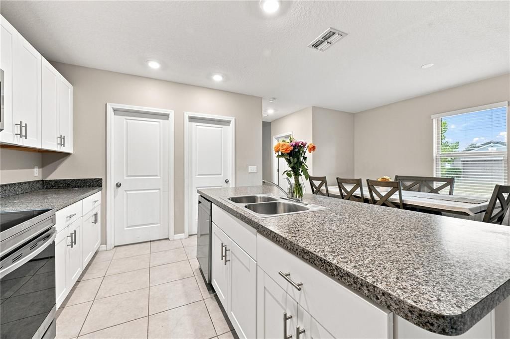 For Sale: $385,000 (5 beds, 2 baths, 2415 Square Feet)