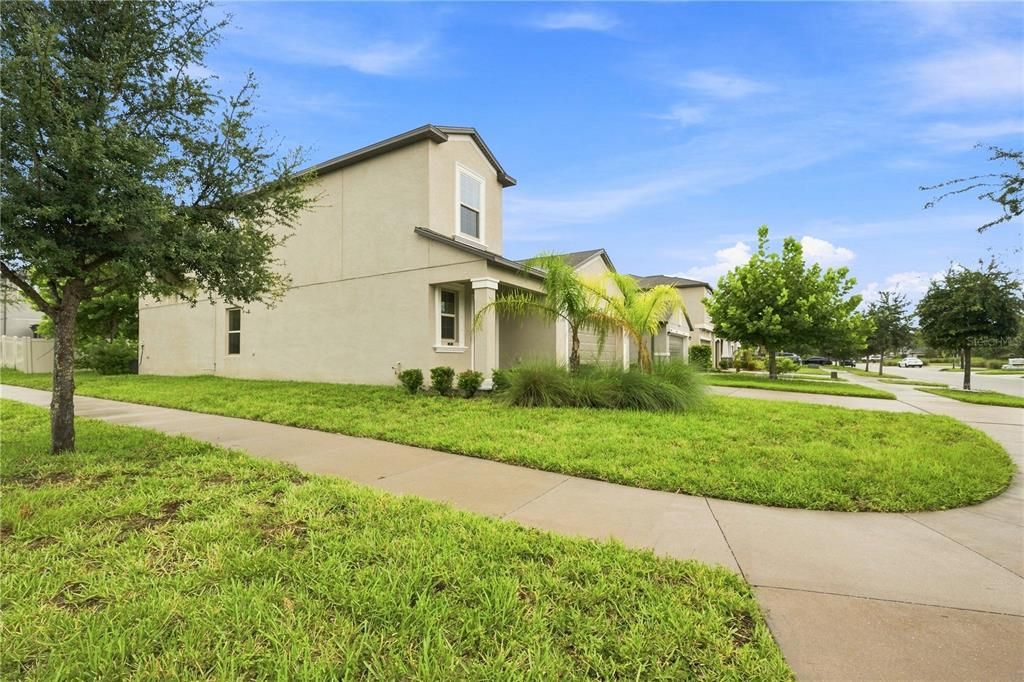 For Sale: $385,000 (5 beds, 2 baths, 2415 Square Feet)