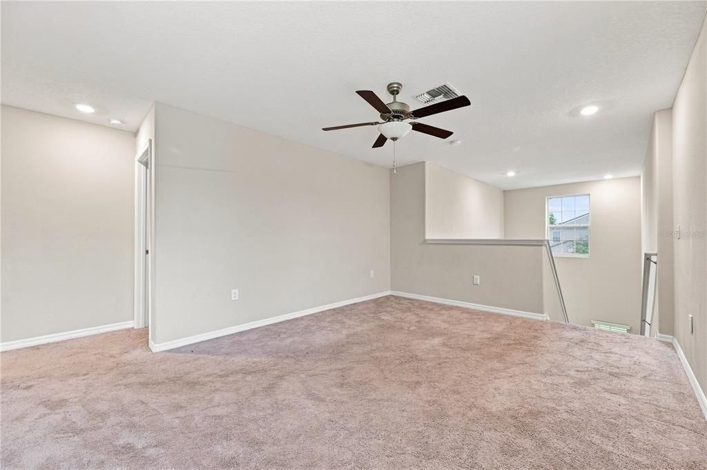 For Sale: $385,000 (5 beds, 2 baths, 2415 Square Feet)