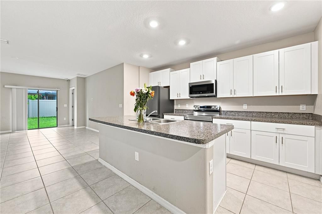 For Sale: $385,000 (5 beds, 2 baths, 2415 Square Feet)