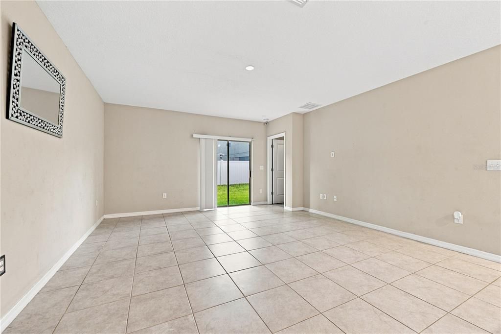 For Sale: $385,000 (5 beds, 2 baths, 2415 Square Feet)