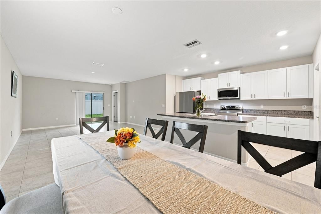 For Sale: $385,000 (5 beds, 2 baths, 2415 Square Feet)