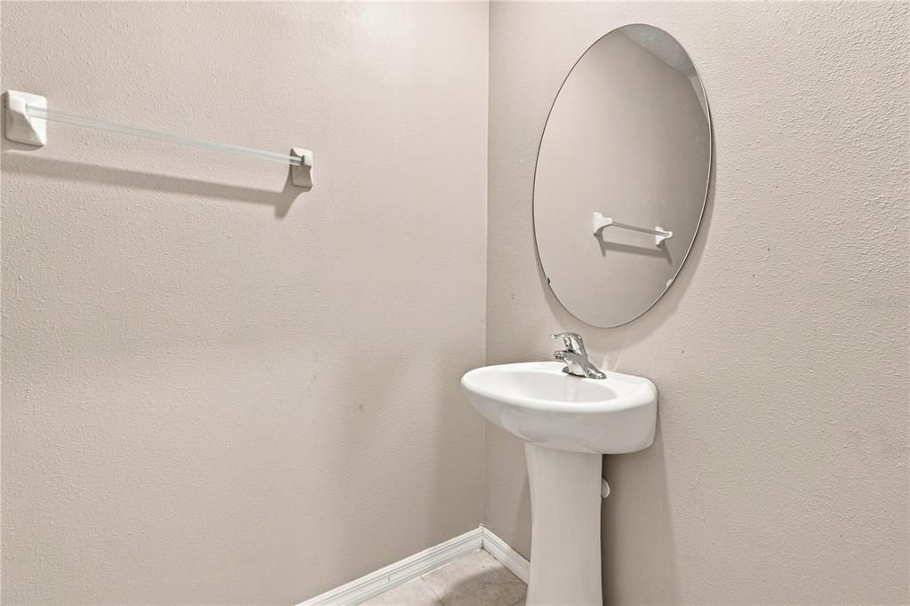 For Sale: $385,000 (5 beds, 2 baths, 2415 Square Feet)