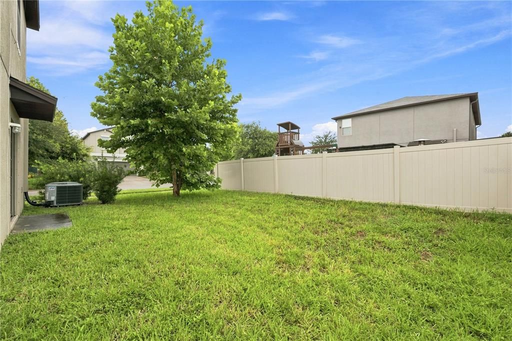 For Sale: $385,000 (5 beds, 2 baths, 2415 Square Feet)