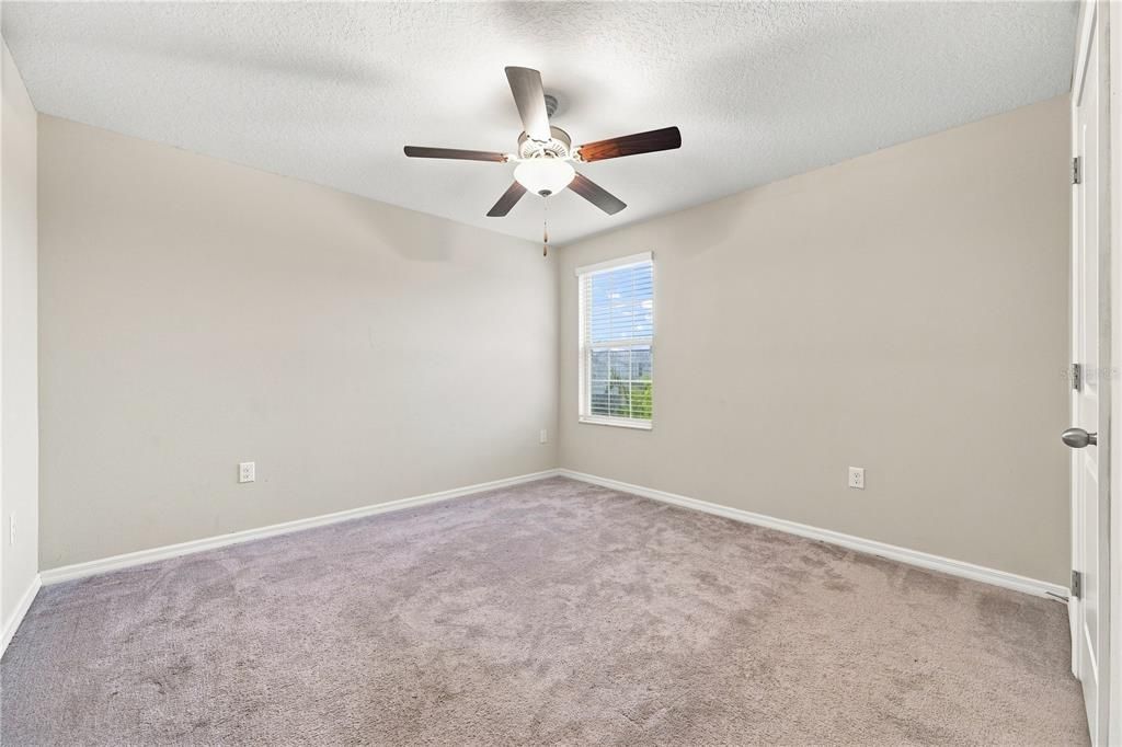 For Sale: $385,000 (5 beds, 2 baths, 2415 Square Feet)