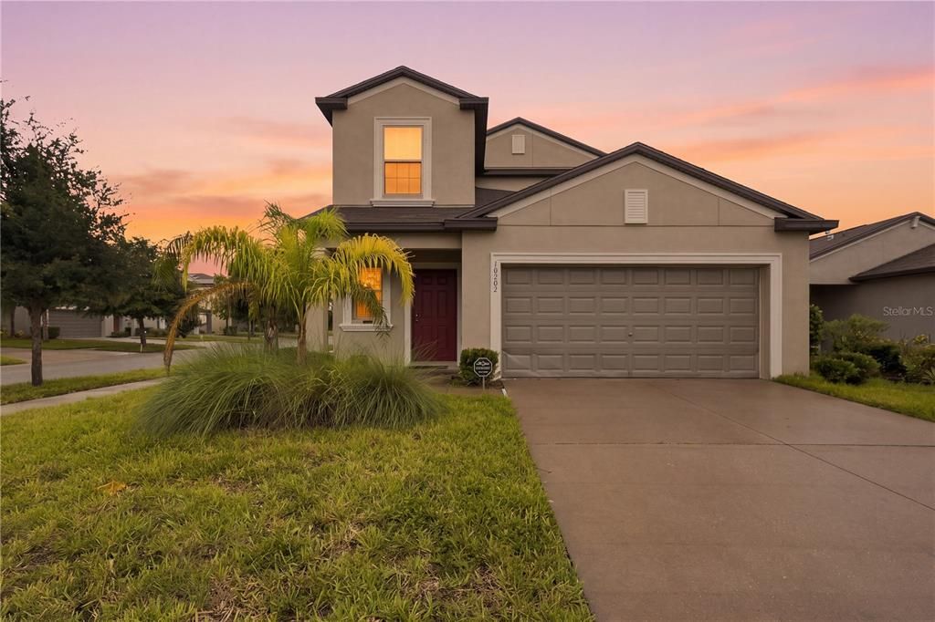 For Sale: $385,000 (5 beds, 2 baths, 2415 Square Feet)