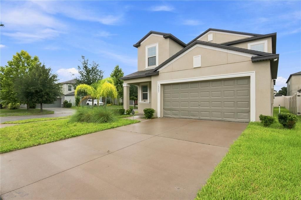 For Sale: $385,000 (5 beds, 2 baths, 2415 Square Feet)