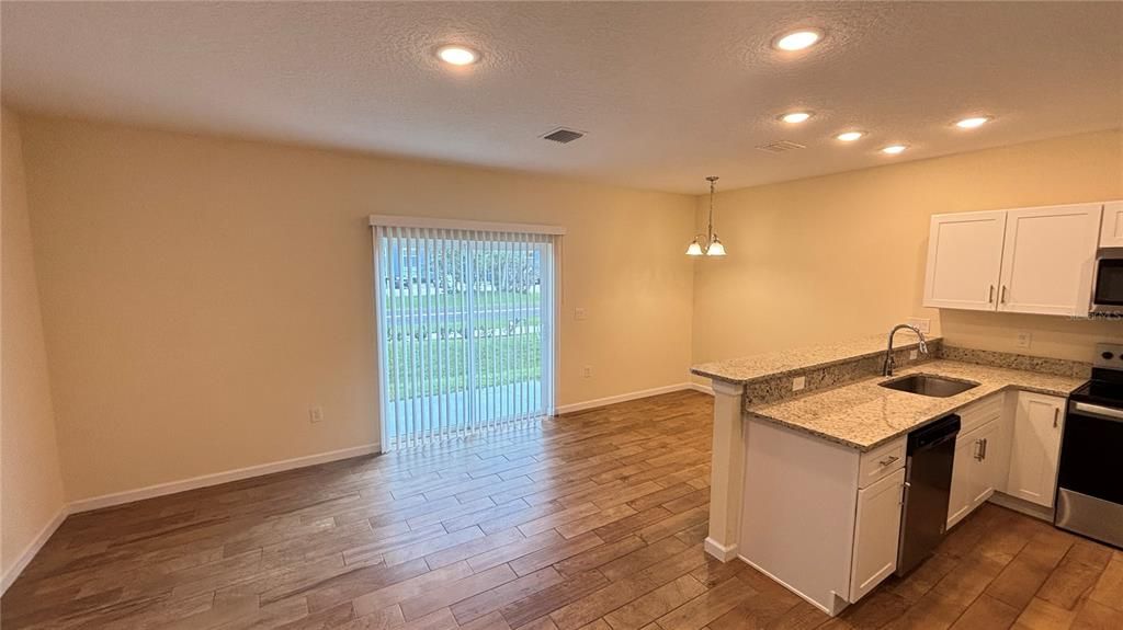 For Rent: $1,695 (3 beds, 3 baths, 1428 Square Feet)