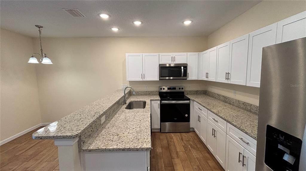 For Rent: $1,695 (3 beds, 3 baths, 1428 Square Feet)