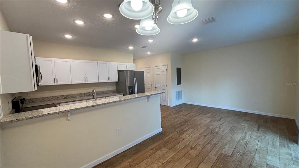 For Rent: $1,695 (3 beds, 3 baths, 1428 Square Feet)