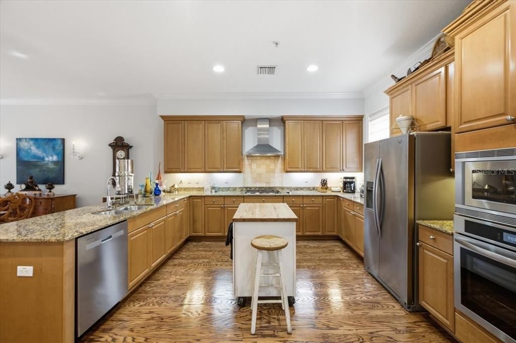 For Sale: $1,190,000 (3 beds, 3 baths, 2810 Square Feet)