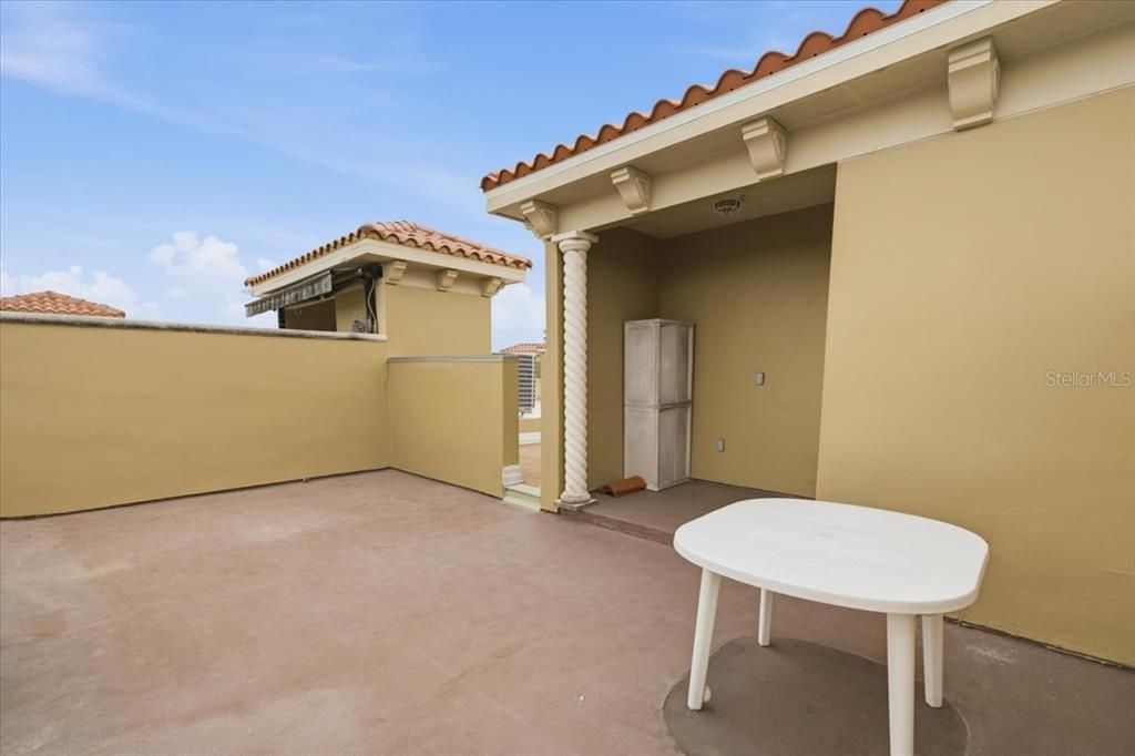For Sale: $1,190,000 (3 beds, 3 baths, 2810 Square Feet)