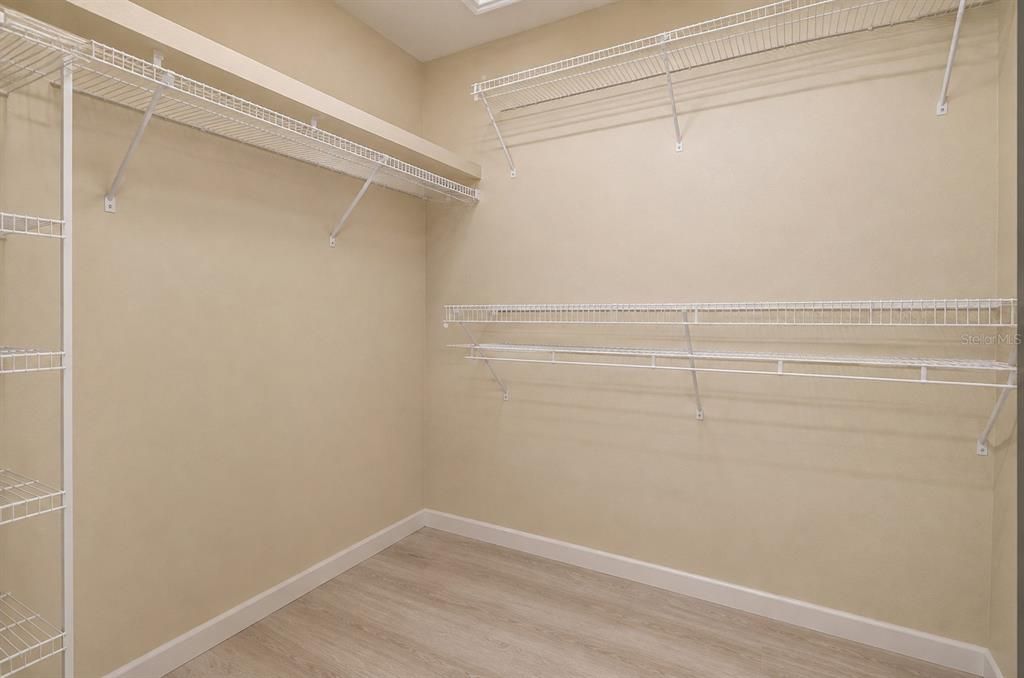 For Sale: $329,997 (3 beds, 2 baths, 1662 Square Feet)