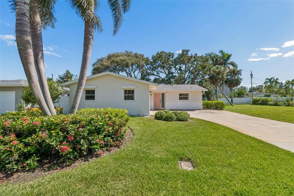 For Rent: $4,000 (2 beds, 2 baths, 1310 Square Feet)