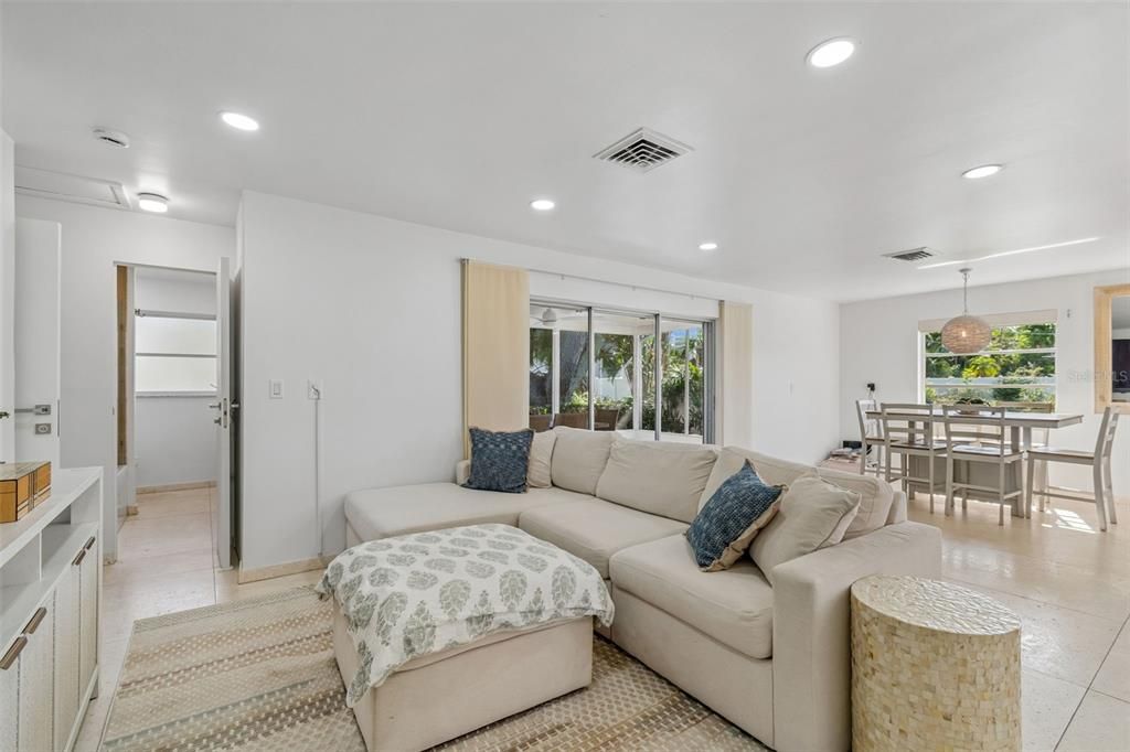 For Rent: $4,000 (2 beds, 2 baths, 1310 Square Feet)