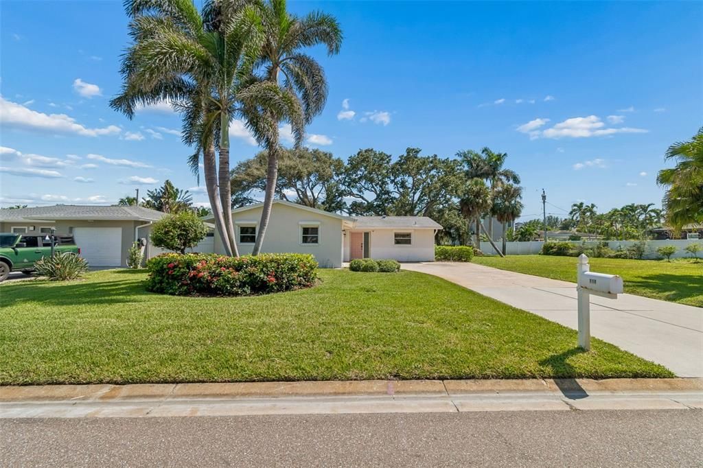 For Rent: $4,000 (2 beds, 2 baths, 1310 Square Feet)